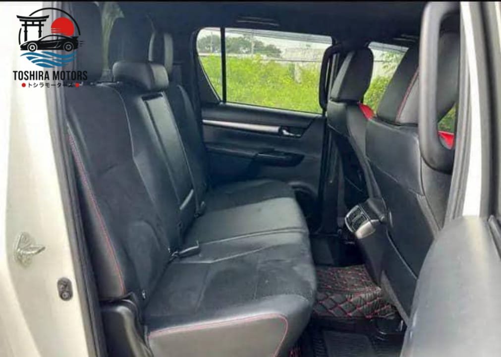 
								TOYOTA HILUX 2.8 GR REVO DOUBLE CAB 2022 full									