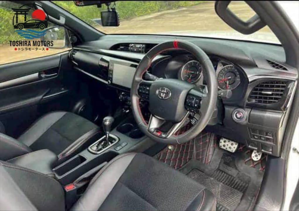 
								TOYOTA HILUX 2.8 GR REVO DOUBLE CAB 2022 full									