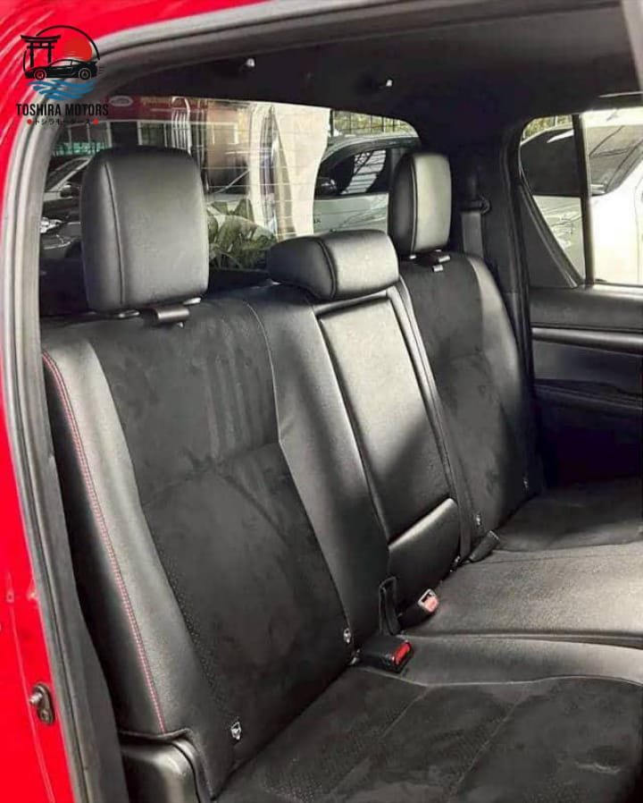 
								TOYOTA HILUX 2.8 GR REVO DOUBLE CAB 2022 full									