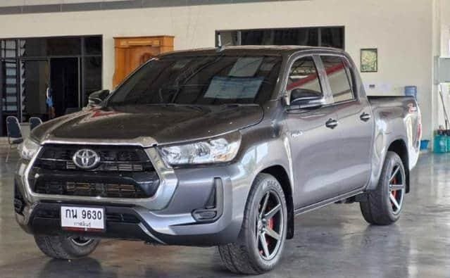 
								Toyota Hilux Revo full									