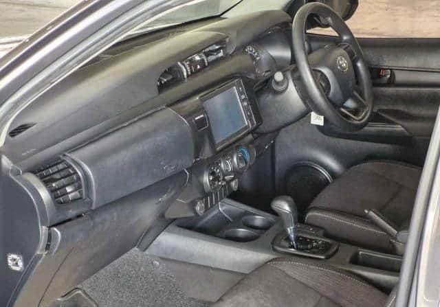 
								Toyota Hilux Revo full									