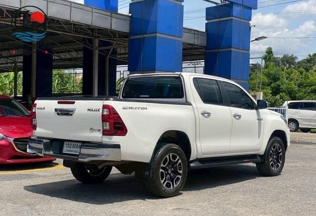 
								Toyota Hilux 2.4 E Revo full									