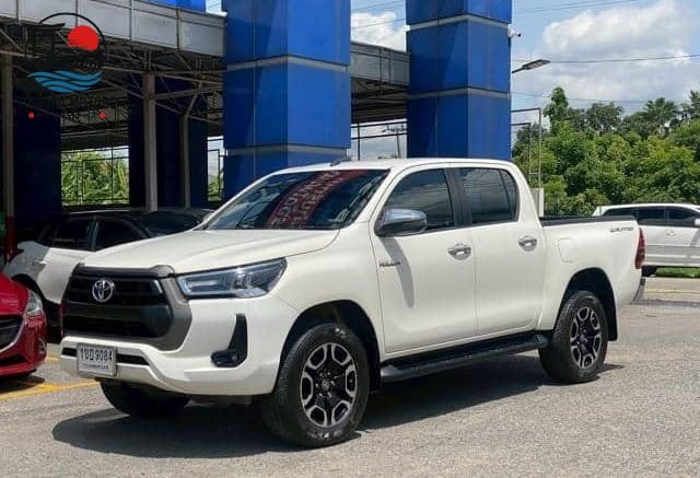 
								Toyota Hilux 2.4 E Revo full									