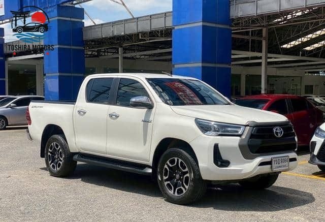 
								Toyota Hilux 2.4 E Revo full									