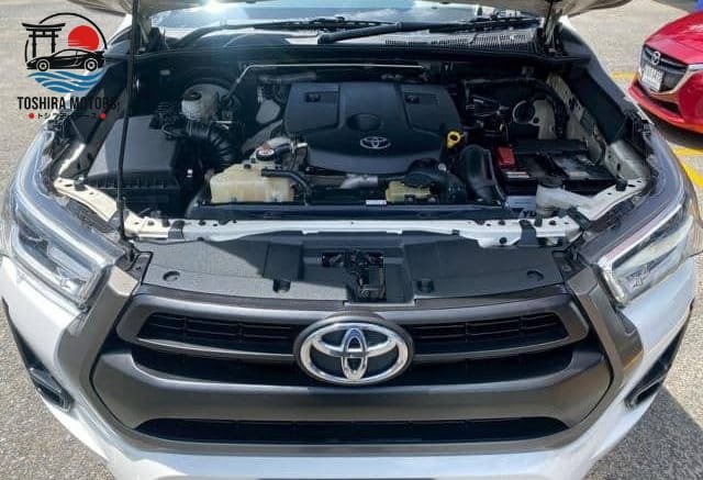 
								Toyota Hilux 2.4 E Revo full									