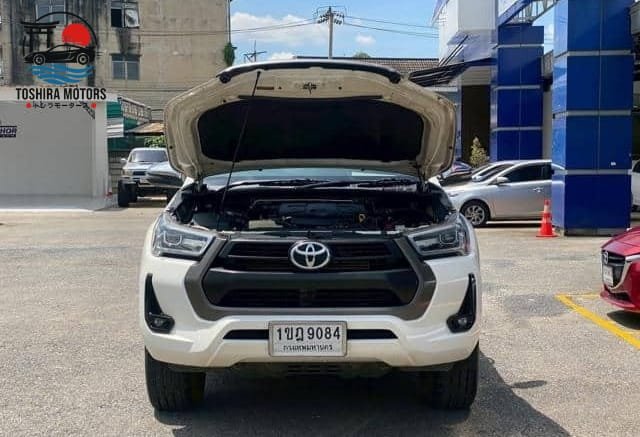 
								Toyota Hilux 2.4 E Revo full									