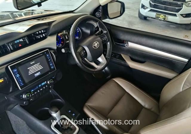 
								2017 TOYOTA HILUX 2.4 G REVO DOUBLE CAB full									