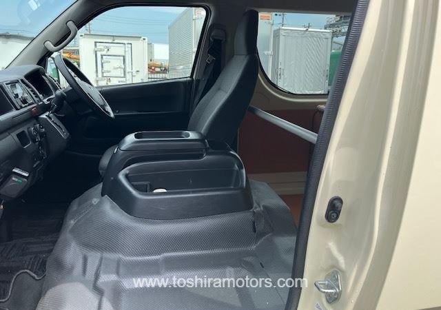 
								2015 TOYOTA HIACE VAN 212/1.5 full									