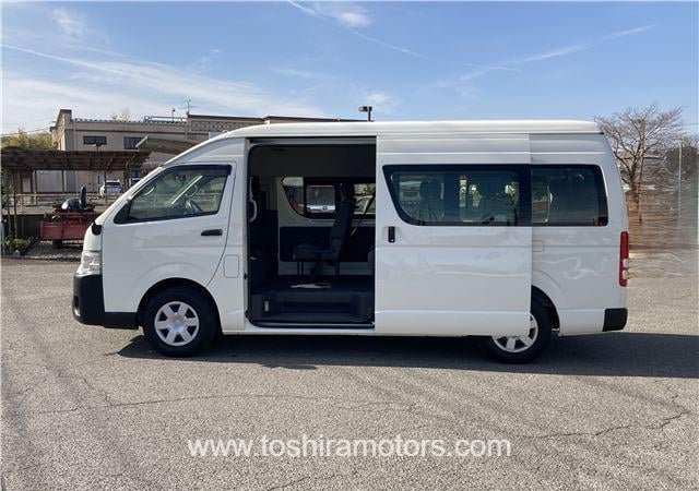 
								2022 TOYOTA HIACE VAN | PARKING SENSOR | BACK CAMERA full									