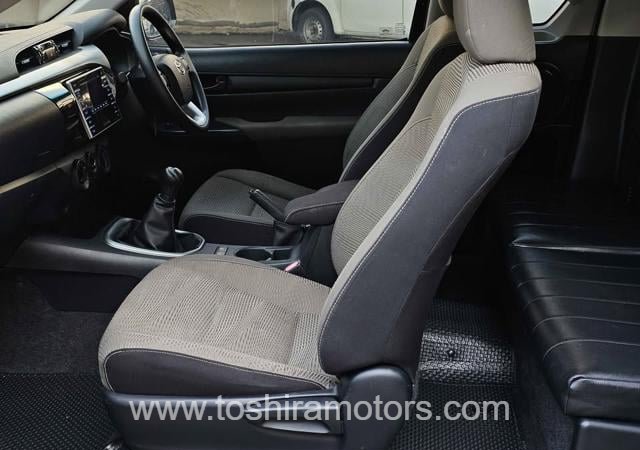 
								2015 TOYOTA HILUX 2.7 E REVO SMART CAB full									