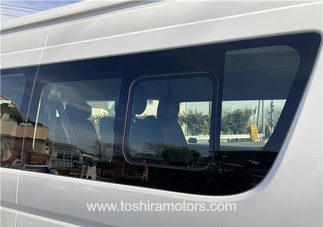 
								2022 TOYOTA HIACE VAN | PARKING SENSOR | BACK CAMERA full									