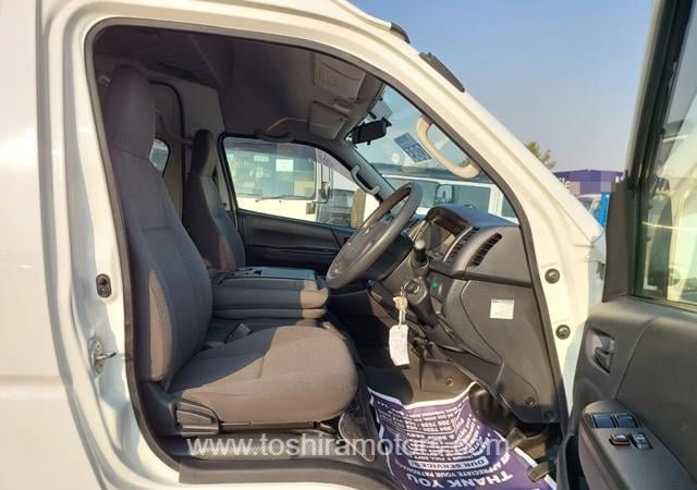 
								2015 TOYOTA HIACE COMMUTER full									