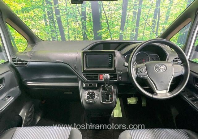 
								2016 TOYOTA VOXY ZS full									