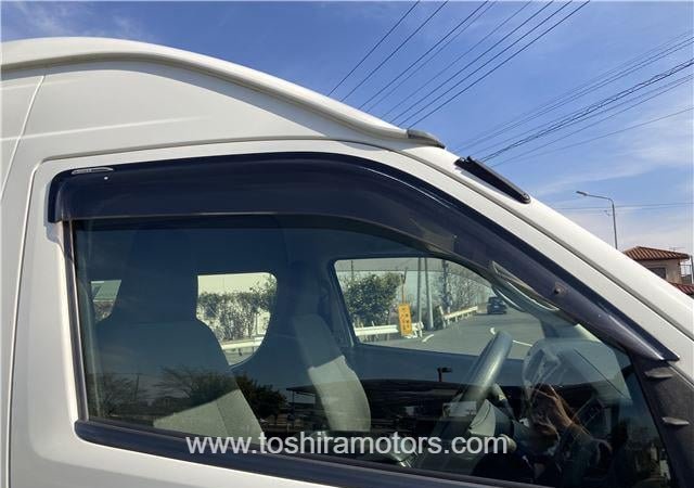
								2022 TOYOTA HIACE VAN | PARKING SENSOR | BACK CAMERA full									