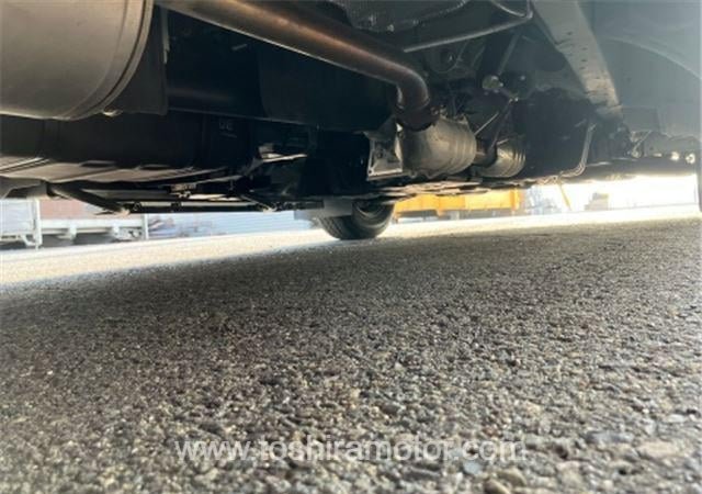 
								2023 TOYOTA HIACE VAN 418/1.5TSS full									