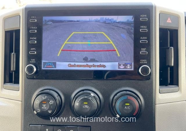 
								2022 TOYOTA HIACE VAN | PARKING SENSOR | BACK CAMERA full									