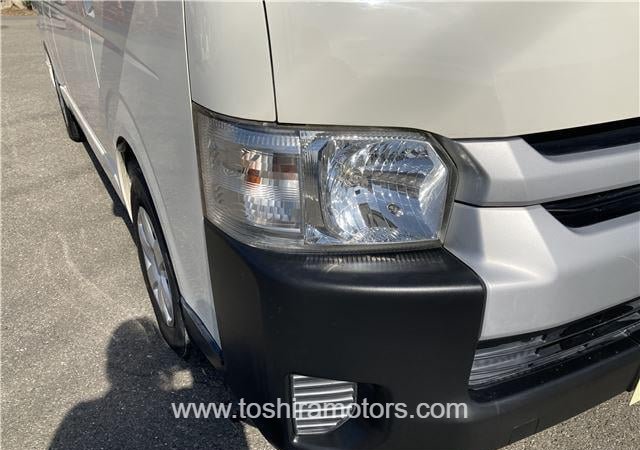 
								2022 TOYOTA HIACE VAN | PARKING SENSOR | BACK CAMERA full									