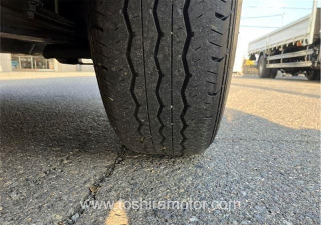 
								2023 TOYOTA HIACE VAN 418/1.5TSS full									