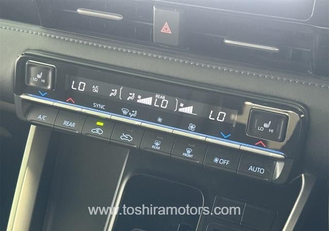 
								2025 TOYOTA VOXY full									