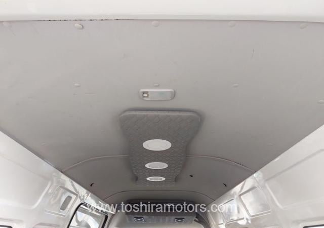 
								2015 TOYOTA HIACE COMMUTER full									