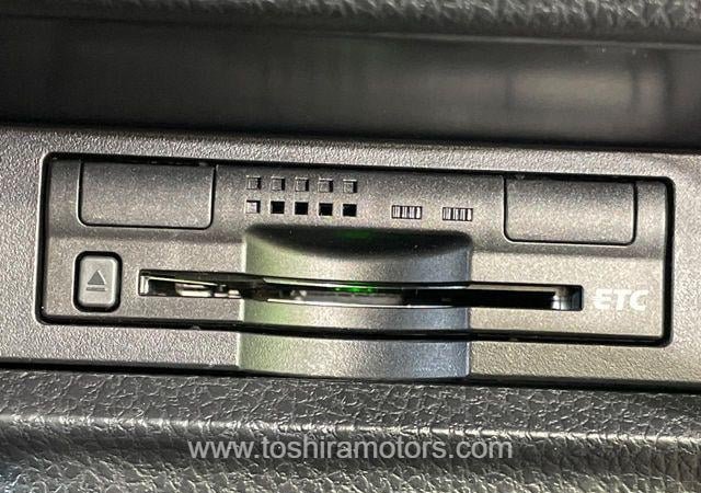 
								2016 TOYOTA VOXY ZS full									