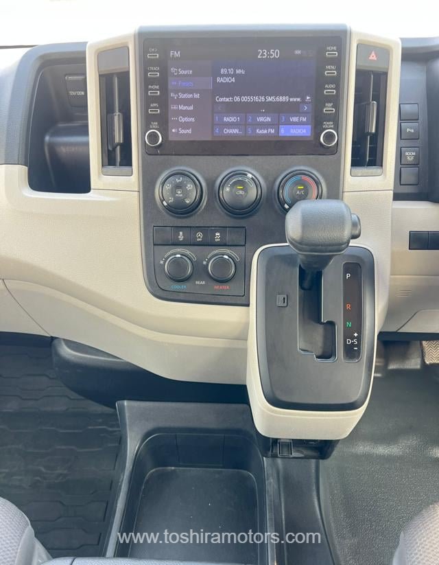 
								2022 TOYOTA HIACE VAN | PARKING SENSOR | BACK CAMERA full									