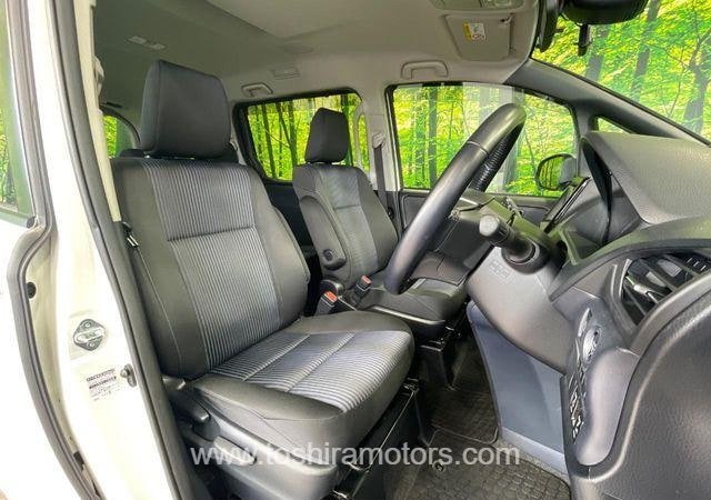 
								2016 TOYOTA VOXY ZS full									