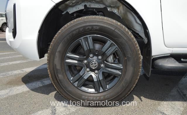 
								2023 TOYOTA HILUX SR5 full									