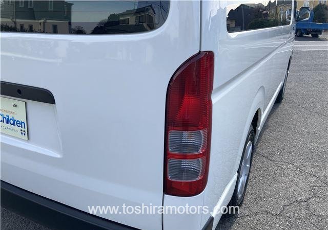 
								2022 TOYOTA HIACE VAN | PARKING SENSOR | BACK CAMERA full									