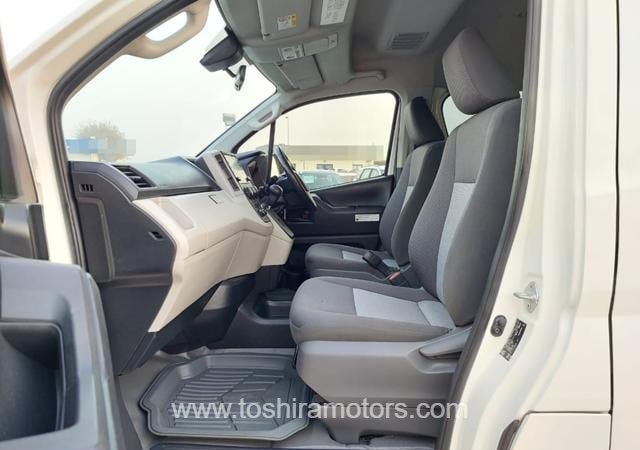 
								2021 TOYOTA HIACE COMMUTER full									