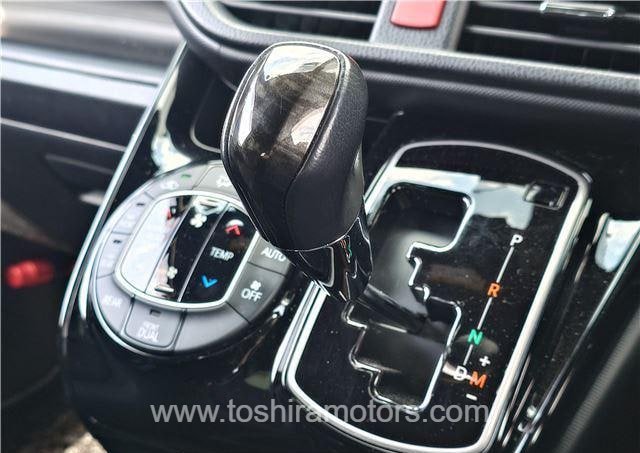 
								TOYOTA NOAH TSS  full									