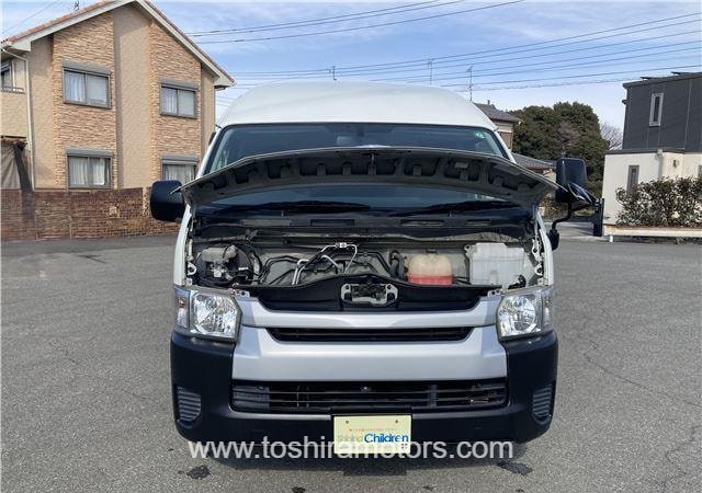 
								2022 TOYOTA HIACE VAN | PARKING SENSOR | BACK CAMERA full									