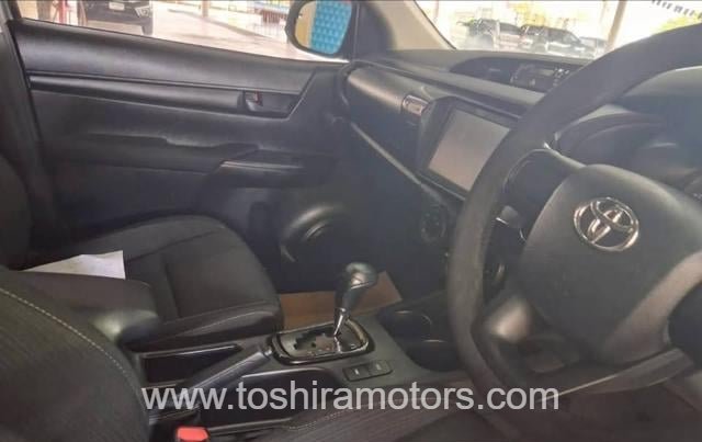 
								2023 TOYOTA HILUX 2.4 E REVO DOUBLE CAB full									