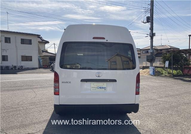 
								2022 TOYOTA HIACE VAN | PARKING SENSOR | BACK CAMERA full									