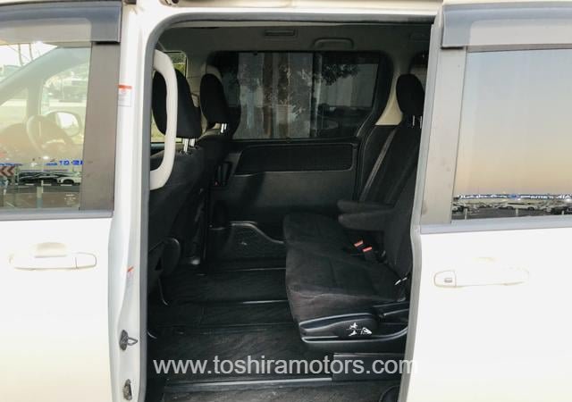 
								2015 TOYOTA NOAH G full									