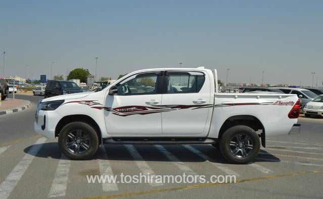 
								2023 TOYOTA HILUX SR5 full									