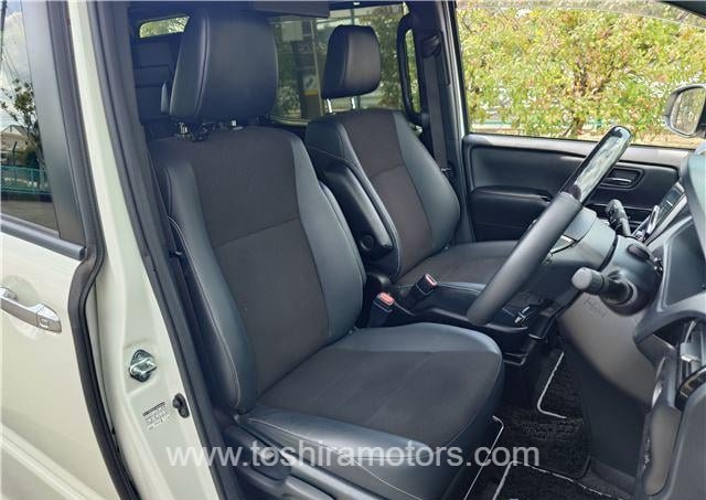 
								TOYOTA NOAH TSS  full									