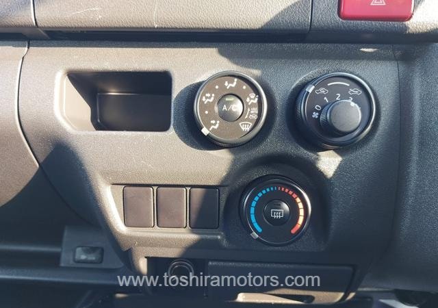 
								2015 TOYOTA HIACE COMMUTER full									