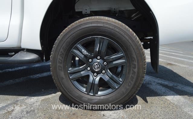 
								2023 TOYOTA HILUX SR5 full									