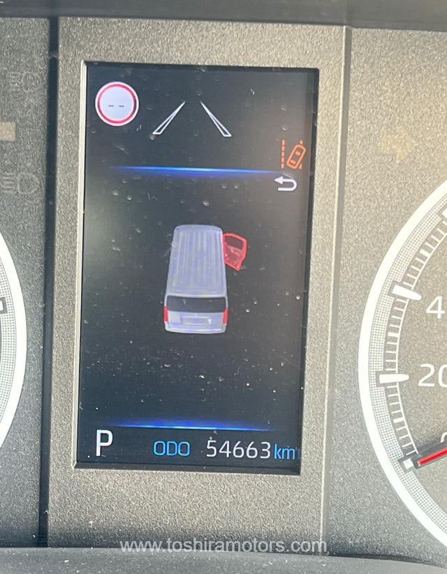 
								2022 TOYOTA HIACE VAN | PARKING SENSOR | BACK CAMERA full									