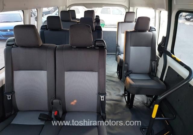 
								2021 TOYOTA HIACE COMMUTER full									