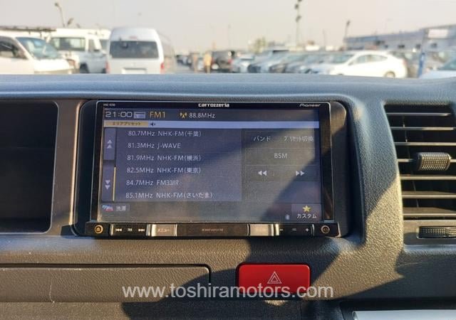 
								2015 TOYOTA HIACE COMMUTER full									