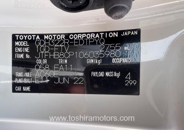 
								2022 TOYOTA HIACE VAN | PARKING SENSOR | BACK CAMERA full									