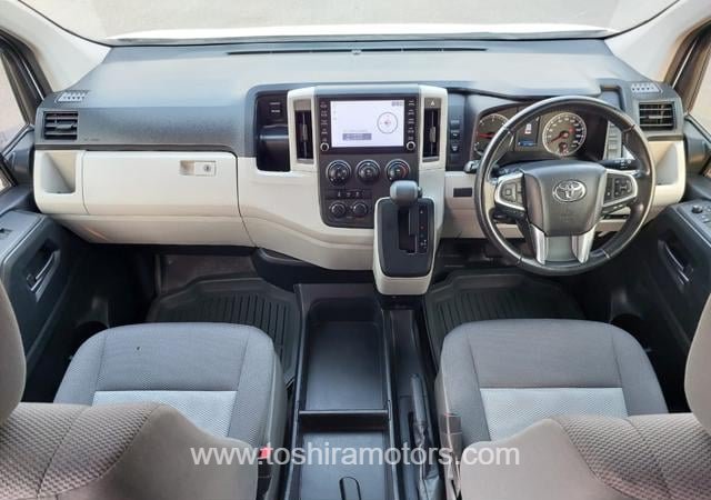 
								2021 TOYOTA HIACE COMMUTER full									