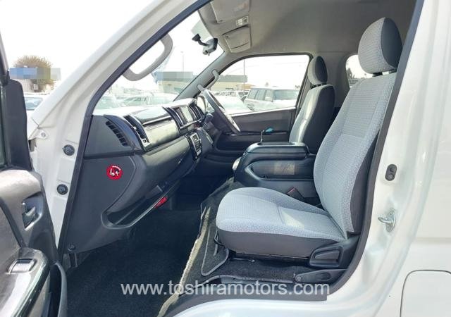 
								2016 TOYOTA HIACE COMMUTER POWER SLIDE PASSENGER DOOR full									