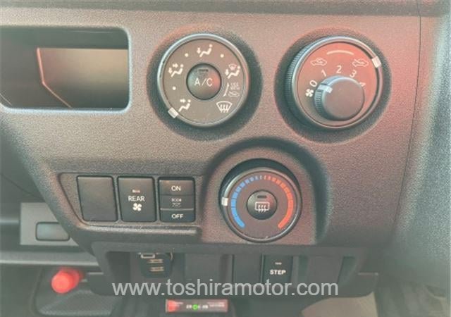 
								2023 TOYOTA HIACE VAN 418/1.5TSS full									