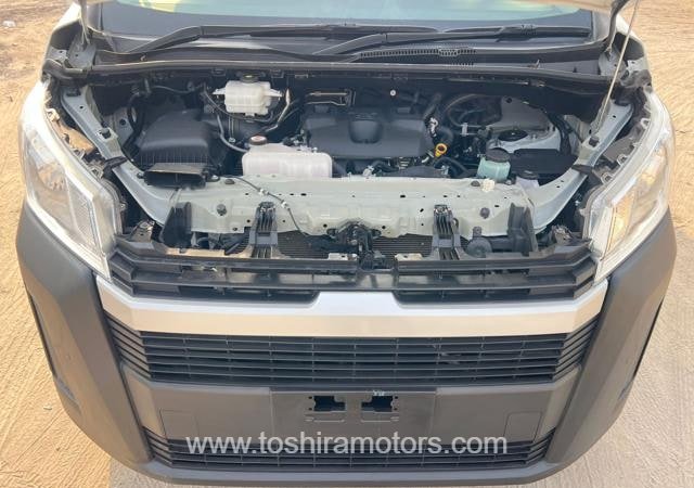 
								2022 TOYOTA HIACE VAN | PARKING SENSOR | BACK CAMERA full									
