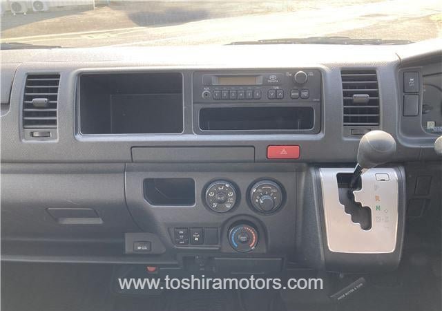 
								2022 TOYOTA HIACE VAN | PARKING SENSOR | BACK CAMERA full									