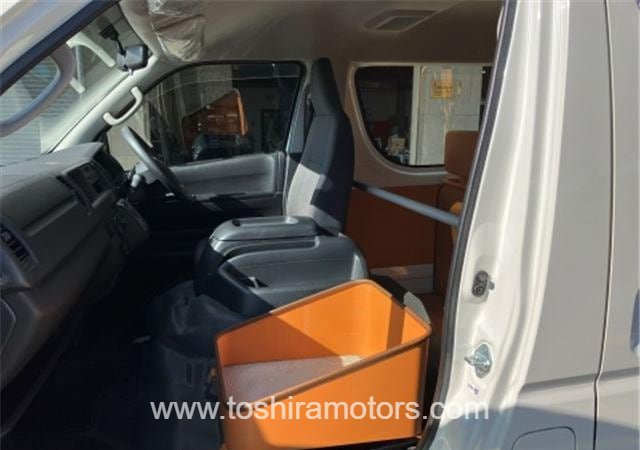 
								2019 TOYOTA HIACE VAN 212/1.5 full									