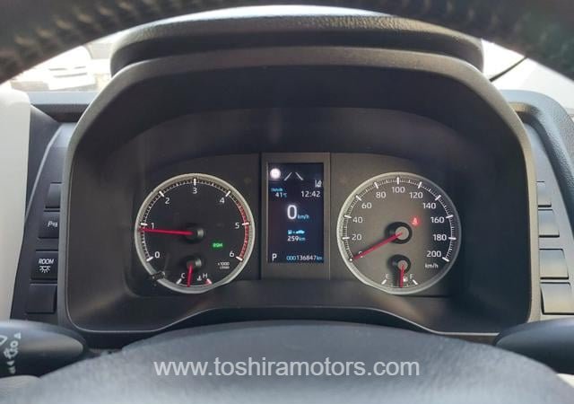 
								2021 TOYOTA HIACE COMMUTER full									